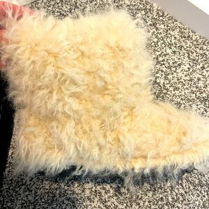 ISABEL MARANT CURLY COSY BOOTS, NWT, CHALK, IT39